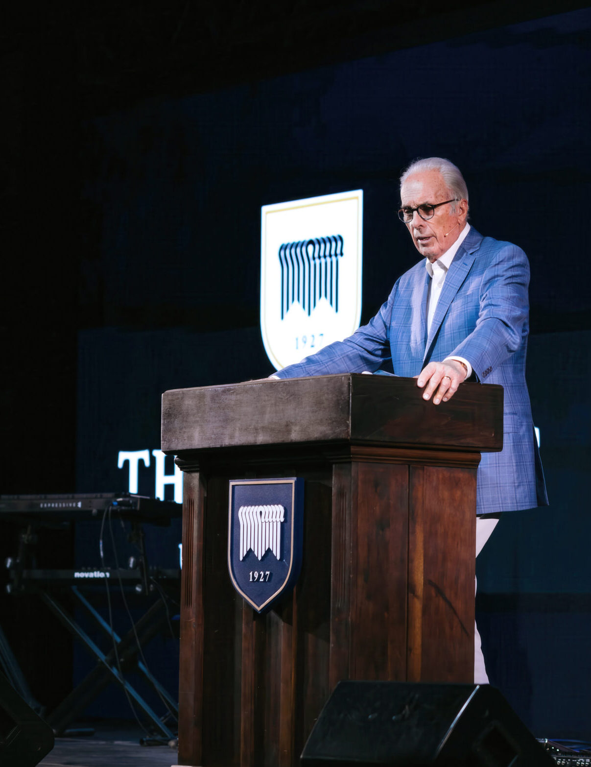 Dr. John MacArthur (1939-2025) Featured Image